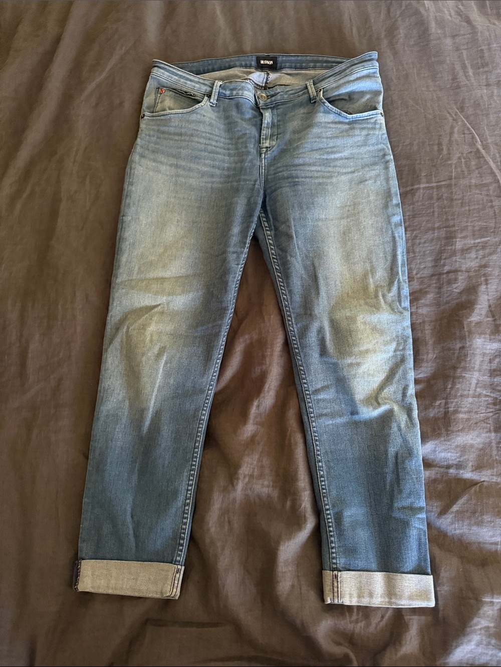 Hudson Jeans Medium Blue Cuffed Cropped Straight Legged Medium Rise Jeans